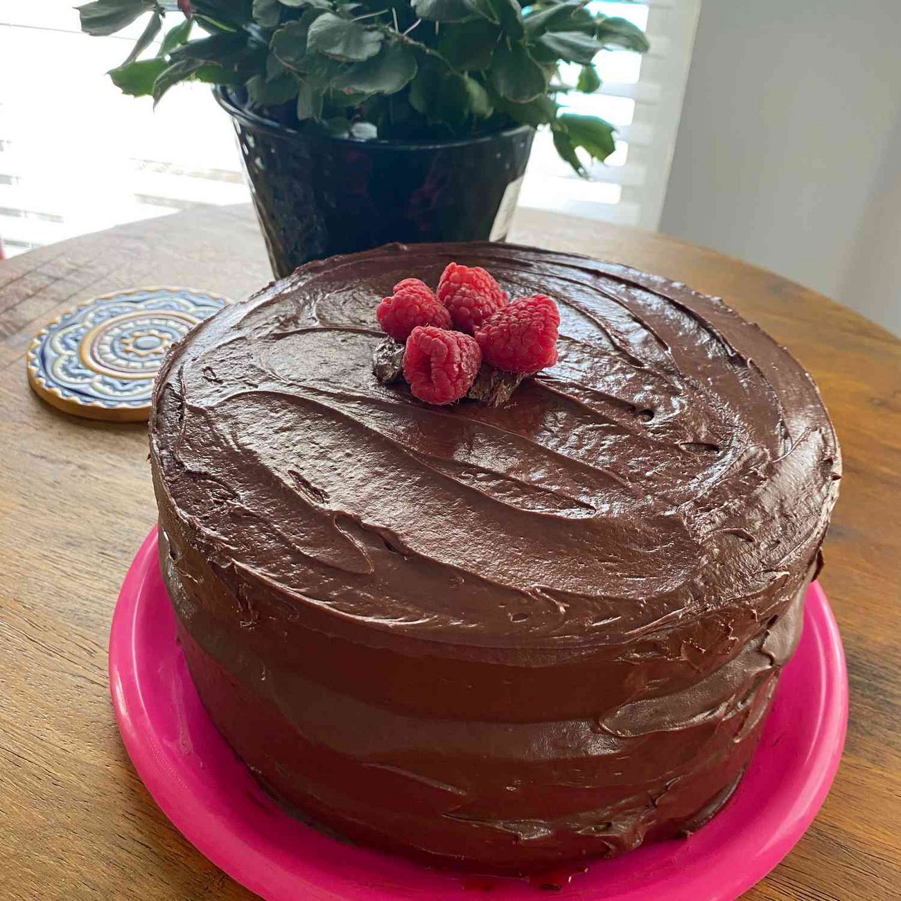 Receta de pastel de capas de chocolate húmedo